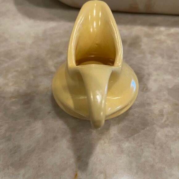 Vintage creamer matte yellow 1939 USA pottery - Picture 5 of 12